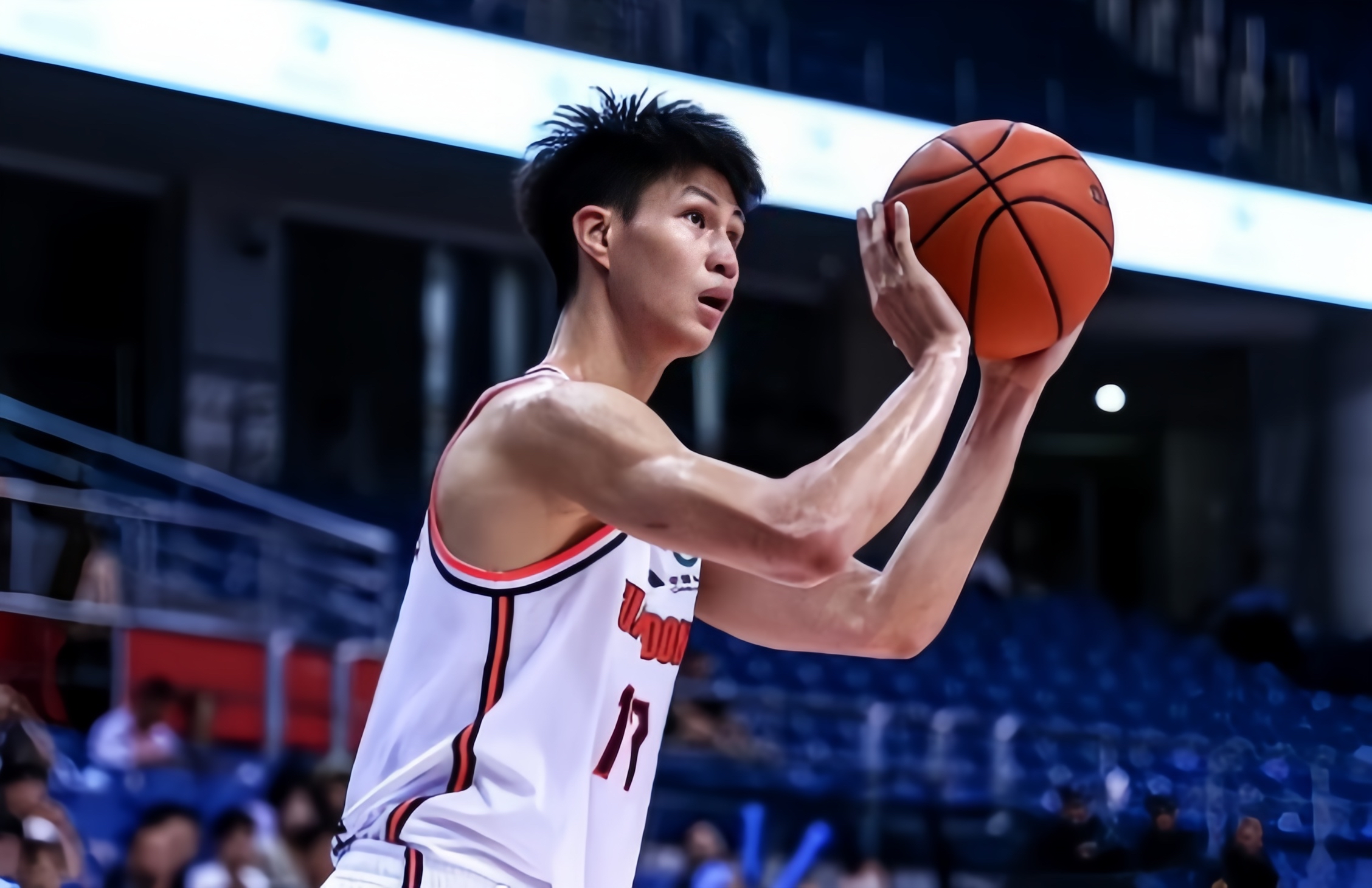 今晚CBA常规赛传出新动向，深圳男篮篮板制胜，管理层表态：气氛紧张，资深球员宣示担当的简单介绍