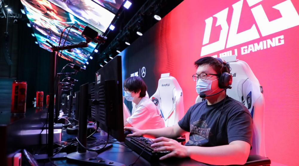 C7娱乐-Rookie回归赛场，势不可挡首场状态亮眼，DWG观众沸腾！的简单介绍